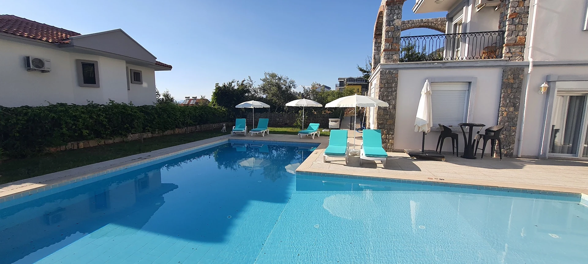 Villa Boncuk havuz ve dış cephe görünümü